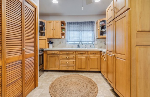 Rehoboth Beach Casa | BeachBird Bungalow - Loft/Deck/Sleeps 10! - Minutes to Rehoboth & Lewes Beach