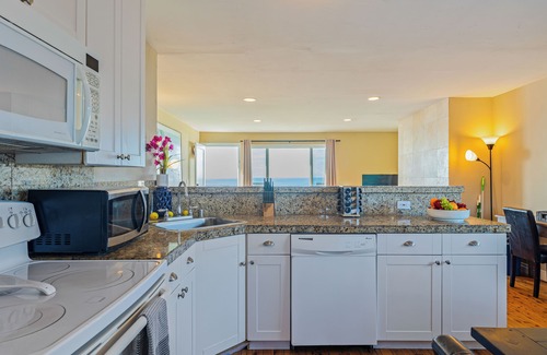 Sunset Cliffs Casa | Beachcliff 5 by AvantStay | Ocean Views, Patio