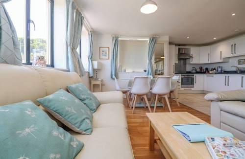 Porthcurno Cabaña | BEACHCOMBER, family friendly, character holiday cottage in Sennen
