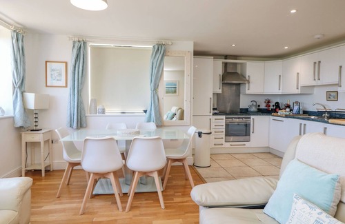 Porthcurno Cabaña | BEACHCOMBER, family friendly, character holiday cottage in Sennen