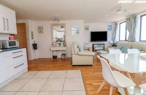 Porthcurno Cabaña | BEACHCOMBER, family friendly, character holiday cottage in Sennen