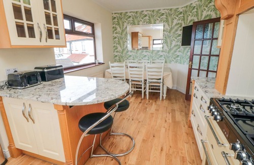 Whitby Cabaña | BEACHCREST, pet friendly, character holiday cottage in Whitby
