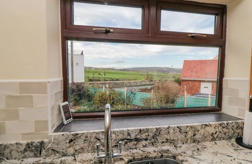 Whitby Cabaña | BEACHCREST, pet friendly, character holiday cottage in Whitby