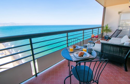 Carihuela Apartamento | Beachfront 1 bedroom apartment with amazing views.