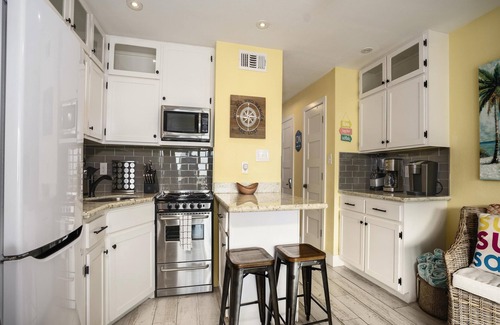 Galveston Condominio | Beachfront 1-bedroom condo Sleeps 6 on Galveston Seawall