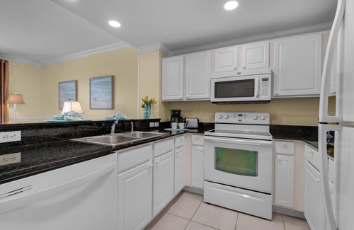Bahama Beach Condominio | Beachfront 1007 West! Enjoy Free Beach Service and Activities!