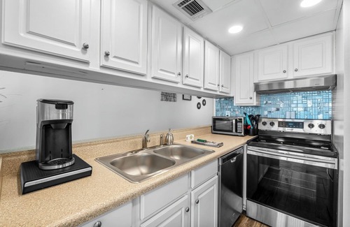 Panama City Beach Complejo | Beachfront 1BR Condo, Pools, Gym and Stunning Views!