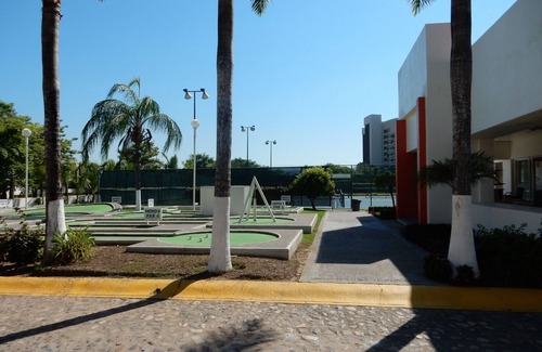 Flamingos Condominio | FRENTE AL MAR 2-BD CONDO LO TIENE TODO