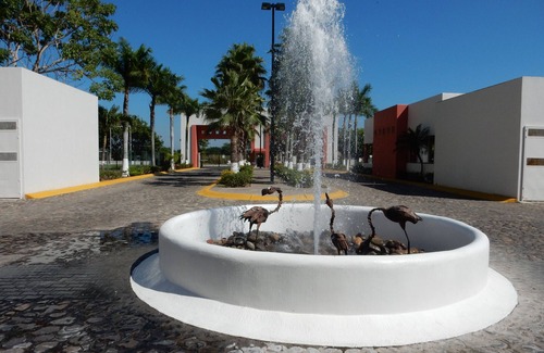 Flamingos Condominio | FRENTE AL MAR 2-BD CONDO LO TIENE TODO