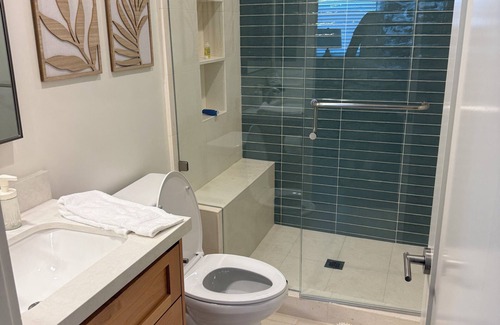 Old Towne Apartamento | Beachfront 2-bed, 2-bath unit with AC in Seal Beach