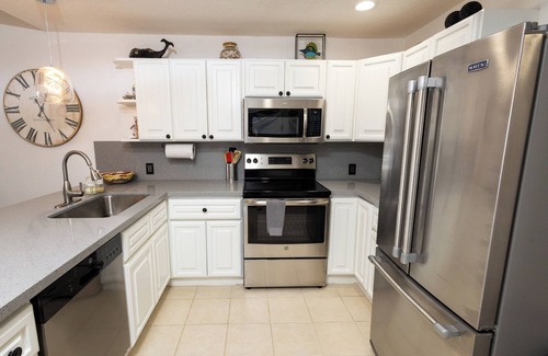 Puerto Penasco Condominio | Beachfront 2-bedroom condo with on-site spa in beautiful Puerto Peñasco