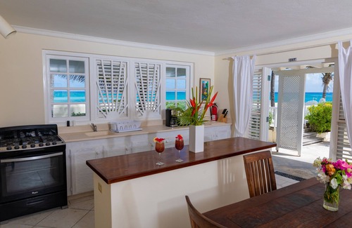 Silver Sands Apartamento | Frente a la playa de 2 dormitorios apt. No. 1 en la playa de arena blanca de Silver Sands