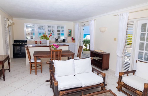 Silver Sands Apartamento | Frente a la playa de 2 dormitorios apt. No. 1 en la playa de arena blanca de Silver Sands