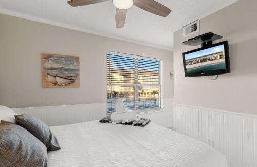 Gulf Shores Casa | Beachfront - 2 Bedrooms - Big Screen TV