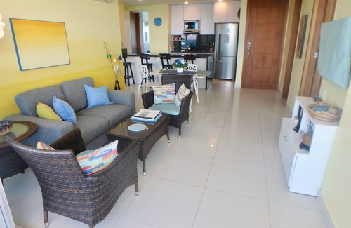 El Cabrero Apartamento | Frente a la playa, apartamento de 2 habitaciones, piscina, balcón fabuloso y vistas al mar, a pasos de la ciudad vieja