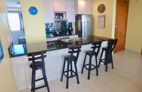 El Cabrero Apartamento | Frente a la playa, apartamento de 2 habitaciones, piscina, balcón fabuloso y vistas al mar, a pasos de la ciudad vieja