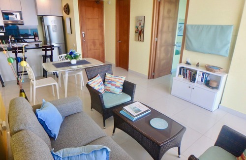 El Cabrero Apartamento | Frente a la playa, apartamento de 2 habitaciones, piscina, balcón fabuloso y vistas al mar, a pasos de la ciudad vieja