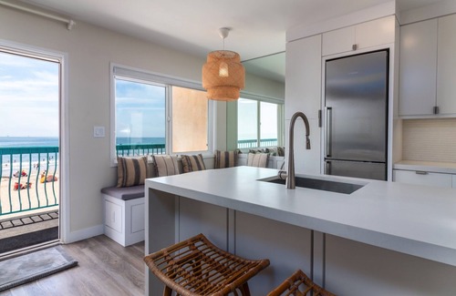 Carpinteria Condominio | Un verdadero condominio frente a la playa en Carpinteria. Justo en la arena! CS 312