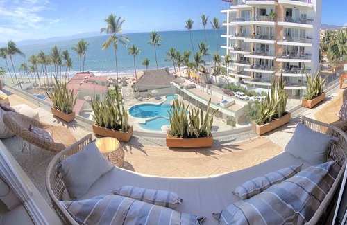Bucerias Condominio | Beachfront 2BR Penthouse w/ Ocean Views & Pool