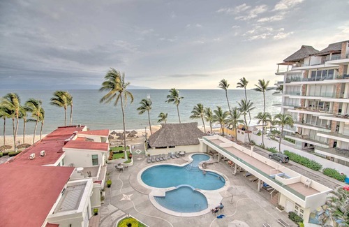 Bucerias Condominio | Beachfront 2BR Penthouse w/ Ocean Views & Pool