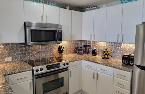 Panama City Beach Condominio | BEACHFRONT 2nd floor Spectacular Condo 2 BR/2 BA Sleeps 8 Adults!