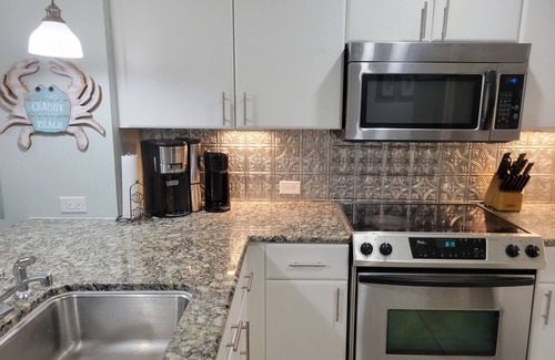 Panama City Beach Condominio | BEACHFRONT 2nd floor Spectacular Condo 2 BR/2 BA Sleeps 8 Adults!