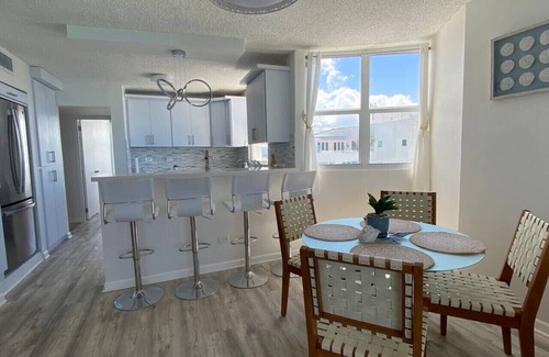 Isla Verde Condominio | Beachfront 3 Bdrm Gem in Isla Verde Walk 2 Eat