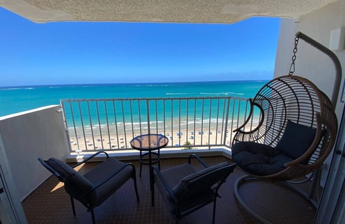 Isla Verde Condominio | Beachfront 3 Bdrm Gem in Isla Verde Walk 2 Eat