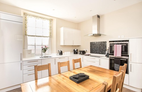 North Berwick Apartamento | Beachfront 3 bedroom ground floor luxury holiday apartment in North Berwick with parking