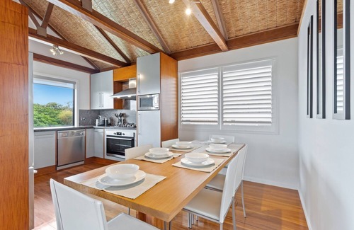 Warana Casa | Beachfront 3-Bed with Private Pool & Fireplace