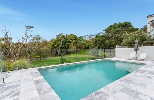 Warana Casa | Beachfront 3-Bed with Private Pool & Fireplace