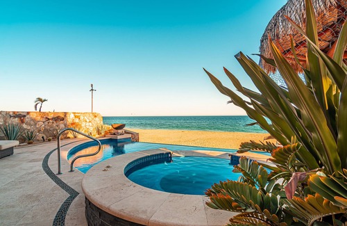 Buzzards Casa | Beachfront 4BD Villa with Beachfront Club Access
