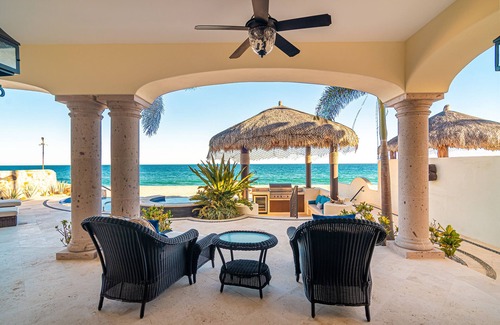 Buzzards Casa | Beachfront 4BD Villa with Beachfront Club Access