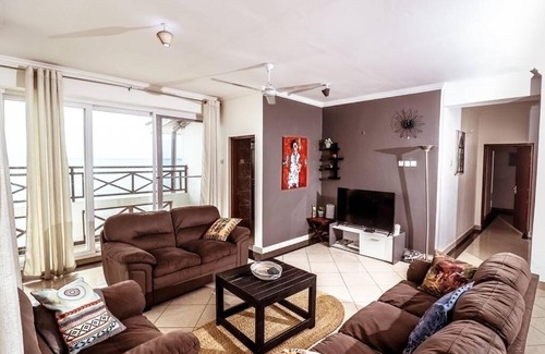 Moshi Apartamento | Beachfront 3BR apart w/ views of the Indian Ocean