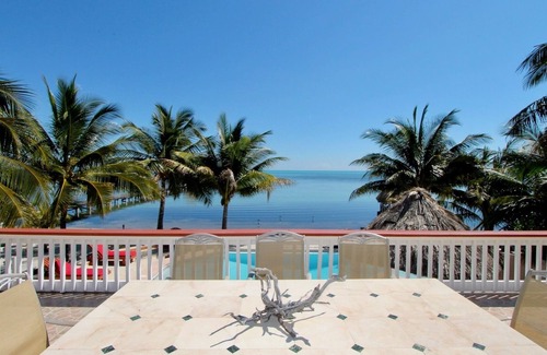 Boca Ciega Casa | 🌴 Casa frente a la playa 4BR / 3BA: hermosas vistas, piscina privada, bañera de hidromasaje 😎