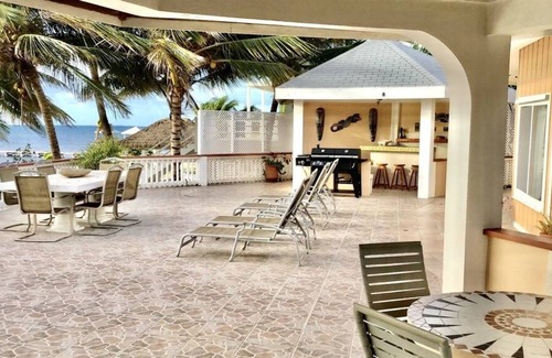 Boca Ciega Casa | 🌴 Casa frente a la playa 4BR / 3BA: hermosas vistas, piscina privada, bañera de hidromasaje 😎