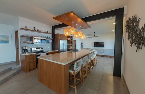 La Paz Casa | Beachfront 4BR Home with heated pool