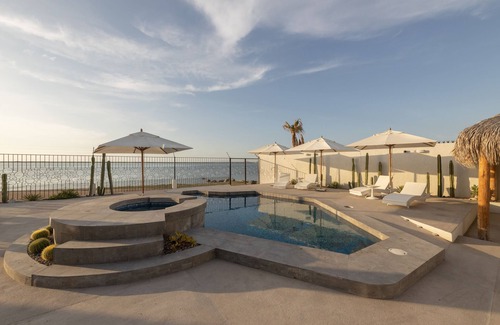 La Paz Casa | Beachfront 4BR Home with heated pool
