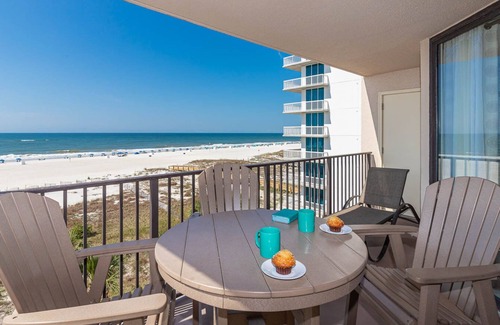Orange Beach Condominio | * FRENTE AL MAR * Condominio en el 4to piso ~ Phoenix East ~ Balcón ~ * FRENTE AL MAR NARANJA