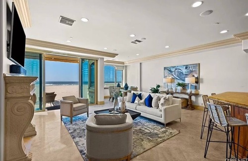 Oxnard Shores Villa | Beachfront 5-bedroom villa steps to Oxnard State Beach