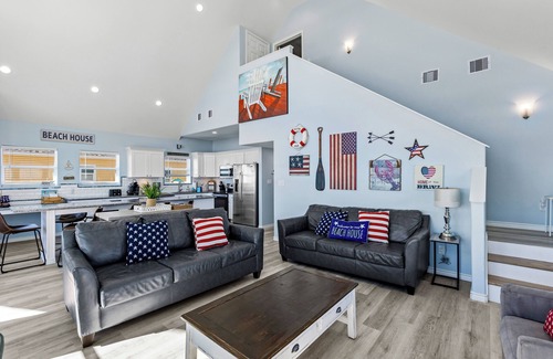 Gilchrist Casa | Beachfront 5BR | Hot Tub, Game Room & Lift