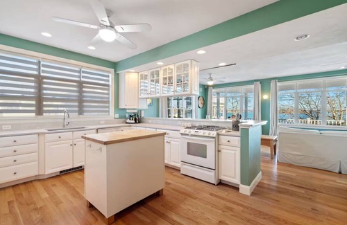 Wareham Casa | Beachfront 5BR with Ocean View, Pool Table, Arcade Game, Kayaks, Baby Crib