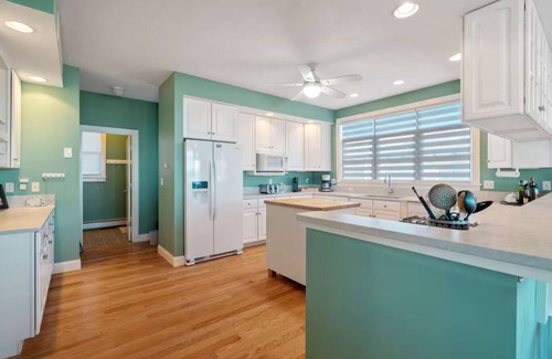Wareham Casa | Beachfront 5BR with Ocean View, Pool Table, Arcade Game, Kayaks, Baby Crib