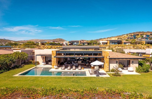 San Jose del Cabo Villa | Beachfront 6BR Luxury Villa in RC West Enclave!