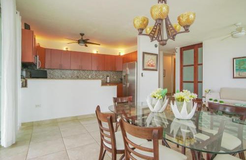 Guayabo Apartamento | Beachfront 7th floor unit at Mar Azul