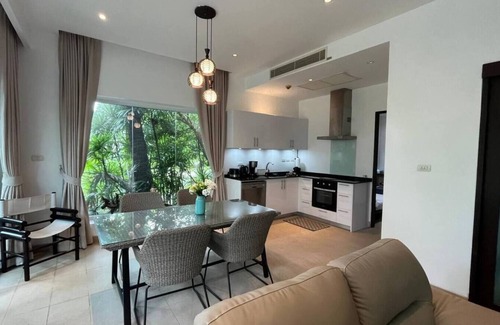 Rawai Apartamento | Beachfront and Pool 2 BR Apt- Selina 870