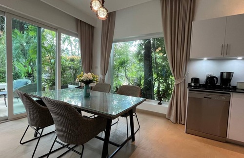 Rawai Apartamento | Beachfront and Pool 2 BR Apt- Selina 870