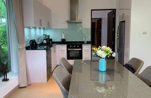 Rawai Apartamento | Beachfront and Pool 2 BR Apt- Selina 870