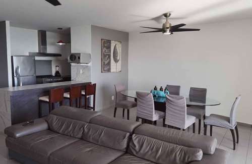 Puerto Juarez Apartamento | Beachfront apartment Cancun next to isla mujeres C-601