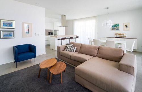 Slatine Apartamento | Beachfront Apartment Lemonade with Pool I
